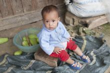 A pillantás
Észak-Vietnam "eldugott" völgyeiben élnek a hmongok, akik csupán havi néhány dollárnak megfelelő összegből próbálnak megélni és gyermekeket nevelni.