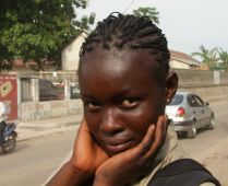 kongói portré
Afrikában nem nagyon szeretik az emberek ha fotózzák őket,ezért is csodálkoztam (és persze örültem) hogy ez a fiatal lány szívesen vette hogy megörökítettem.