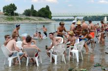 Sziget Fesztivál
Fiatalok a Duna partján kialakított strandon, a Sziget fesztiválon 2015. augusztus 9-én