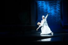 A fredaszteres tánc
2015. 09. 25-én, Majsai-Nyilas Tünde és Józan László színművészek táncolnak, a Vígszínházban, az Összcánc című előadásban 