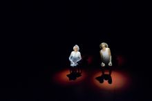 Sóvirág
Fahidi Éva(b) 90 éves Auschwitz-Birkenau-túlélő és Cuhorka Emese(j) táncosnő a Sóvirág című előadás próbáján a budapesti Vígszínház házi színpadán 2015 október 12-én.